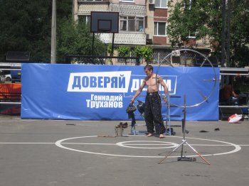 Народный депутат Украины Геннадий Труханов поздравил детей с праздником