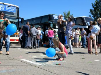 Губернаторский подарок: Юные одесситы уехали отдых