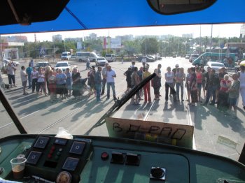 Жители Колонтаевской улицы перекрыли дорогу из-за отключения электричества