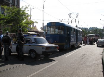 Жители Колонтаевской улицы перекрыли дорогу из-за отключения электричества