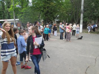 Жители 10-го квартала перекрыли ул. Космонавтов