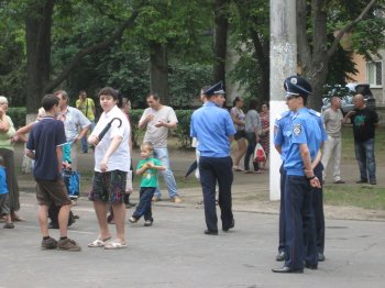 Жители 10-го квартала перекрыли ул. Космонавтов