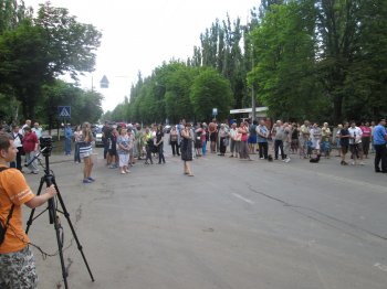 Жители 10-го квартала перекрыли ул. Космонавтов