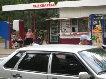 Жители 10-го квартала перекрыли ул. Космонавтов