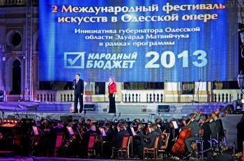 В Одессе под открытым небом состоялась премьера спектакля «Кармина Бурана»