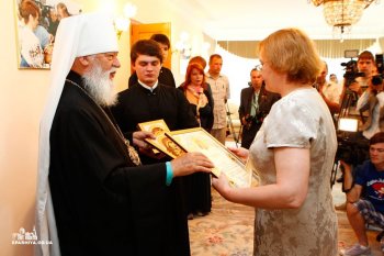 По случаю Дня журналиста Украины митрополит Агафангел вручил церковные награды представителям одесских СМИ