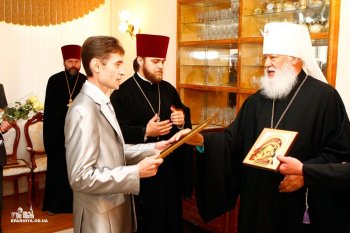 По случаю Дня журналиста Украины митрополит Агафангел вручил церковные награды представителям одесских СМИ