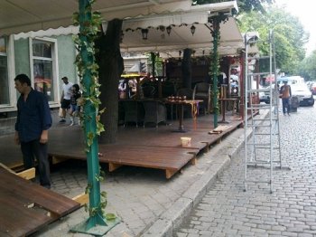 Еще два одесских ресторатора демонтировали помосты своих летних площадок