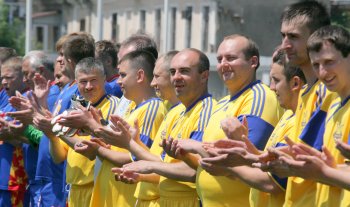 В Одессе прошли междепутатские футбольные баталии