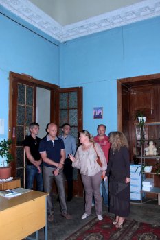 Воронцовский дворец сегодня: Прогнивший потолок, заколоченные окна, уничтоженный балкон