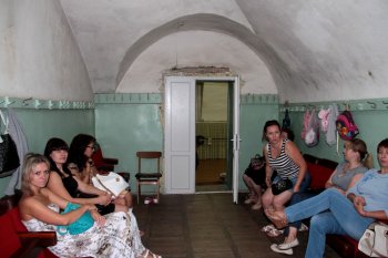 Воронцовский дворец сегодня: Прогнивший потолок, заколоченные окна, уничтоженный балкон