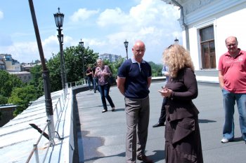 Воронцовский дворец сегодня: Прогнивший потолок, заколоченные окна, уничтоженный балкон
