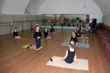 Воронцовский дворец сегодня: Прогнивший потолок, заколоченные окна, уничтоженный балкон