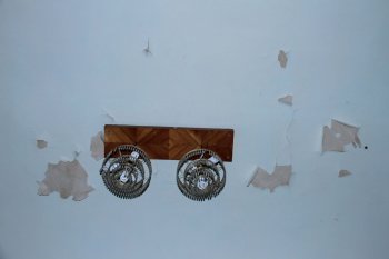 Воронцовский дворец сегодня: Прогнивший потолок, заколоченные окна, уничтоженный балкон