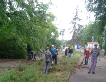 Члены «Ассоциации моряков-подводников им. А. Маринеско» провели субботник
