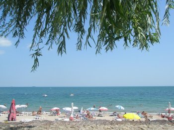 На одесских пляжах продлен запрет на купание