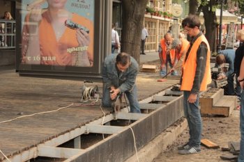 Демонтаж самовольных объектов с тротуаров продолжается