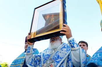 Митрополит Агафангел совершил Божественную литургию в храме иконы Божией Матери «Споручница грешных»