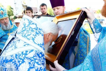 Митрополит Агафангел совершил Божественную литургию в храме иконы Божией Матери «Споручница грешных»