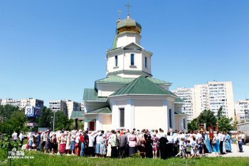 Митрополит Агафангел совершил Божественную литургию в храме иконы Божией Матери «Споручница грешных»