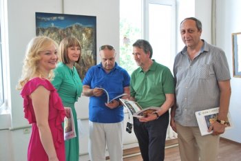В Одессе при поддержке муниципальной галереи открылась выставка «Мелодии степи и моря»