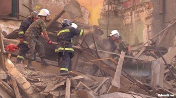Из-под обломков рухнувшего дома до спасателей дозвонился пострадавший