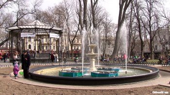 В Одессе включили фонтаны