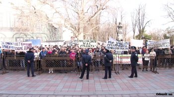 Общественные слушания по будкам: Пикет, драка у входа и полтора часа дебатов на повышенных тонах