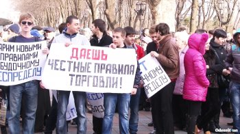 Общественные слушания по будкам: Пикет, драка у входа и полтора часа дебатов на повышенных тонах