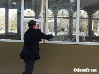 Костусев собственноручно разнес будку на вокзале