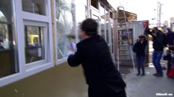 Костусев собственноручно разнес будку на вокзале