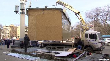 Костусев собственноручно разнес будку на вокзале