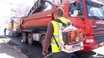 В Одессе продолжается ремонт дорог. Пока только латочный
