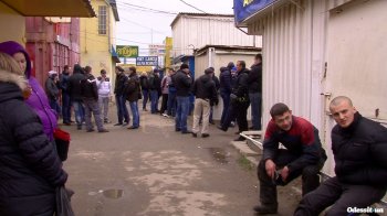 На авторынке «Яма» массовые обыски. Работу блокируют несколько сотен правоохранителей