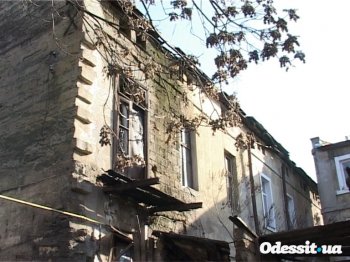 Жители обрушевшегося дома перекрыли дорогу на поселок Котовского