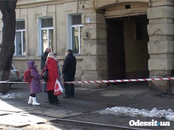 Жители обрушевшегося дома перекрыли дорогу на поселок Котовского