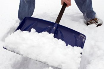Власти Одессы просят горожан убирать снег самостоятельно