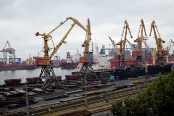 Суд обязал арендатора вернуть краны Одесскому порту