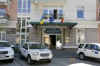 Наши таможенники ударили по миссии Евросоюза фотовыставкой
