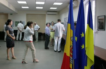 Наши таможенники ударили по миссии Евросоюза фотовыставкой