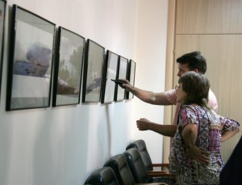Наши таможенники ударили по миссии Евросоюза фотовыставкой