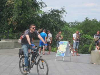 Уличным фотографам плевать на закон, а милиции на уличных фотографов?