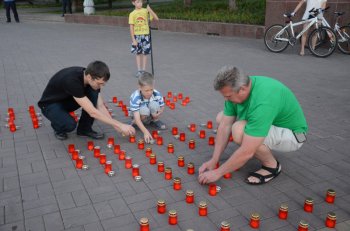Одесситы зажгли "Свечу памяти"