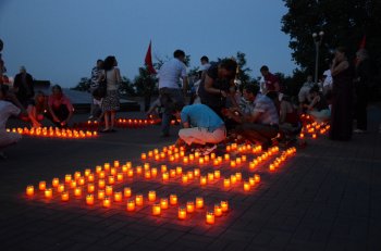 Одесситы зажгли "Свечу памяти"