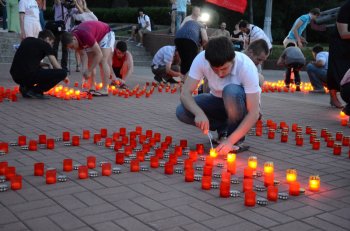 Одесситы зажгли "Свечу памяти"