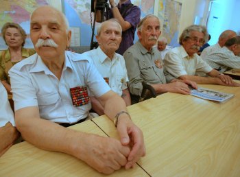 В библиотеке им. И. Франко представили «Песни опаленные войной» (фото)