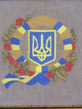 В Украинском клубе Одессы промышляют вышитыми портретами Тимошенко и шифоновыми сорочками