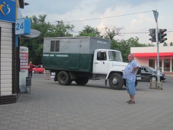 Из-за ремонтируемой канализации на Люстдорфской дороге гигантские пробки (фото)