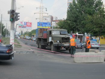Из-за ремонтируемой канализации на Люстдорфской дороге гигантские пробки (фото)