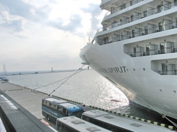 Флагман итальянской круизной компании SILVERSEA в 17 часов выйдет Одессы на Констанцу